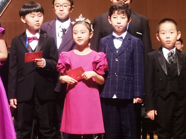 ly tieu lo,  ngoai tinh anh 2