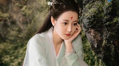 Nhung my nhan co trang Hoa ngu noi bat dau nam 2020 hinh anh