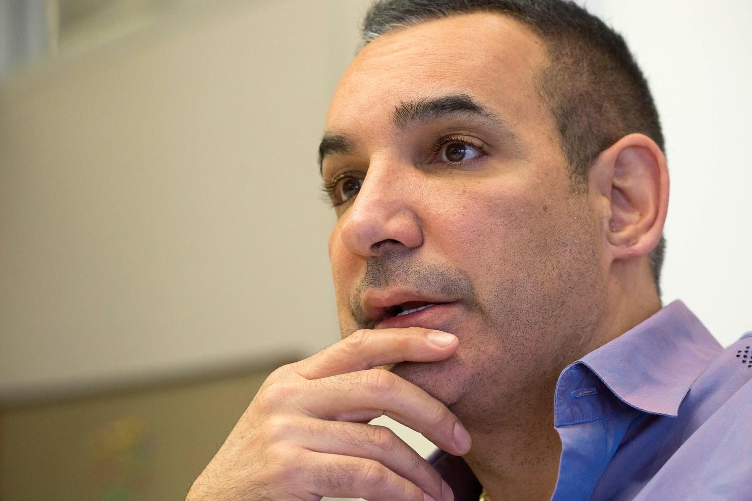 2 ty phu Anh bi bat vi cho 5.000 cay can sa tren chuyen co hinh anh