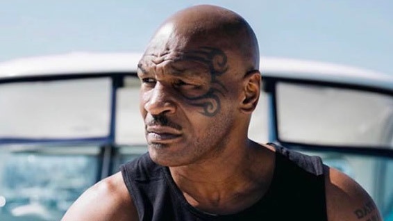 Ly do Mike Tyson xam hinh tren mat hinh anh