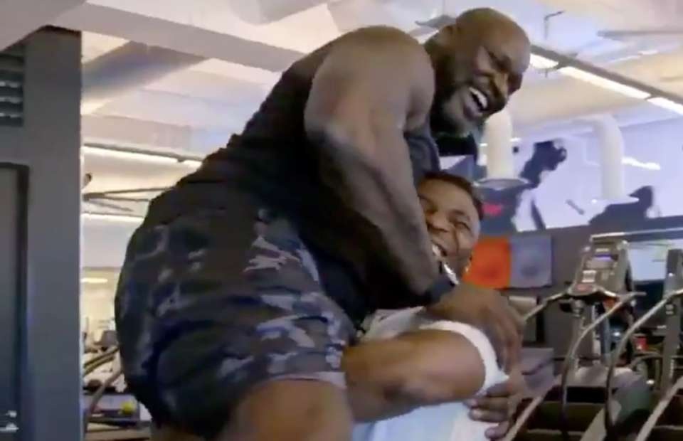 Ngoi sao UFC Ngannou nang huyen thoai NBA nang 147 kg hinh anh