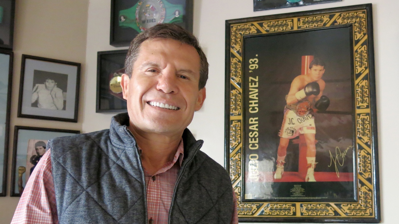 Huyen thoai quyen anh Chavez khoe than hinh o tuoi 57 hinh anh