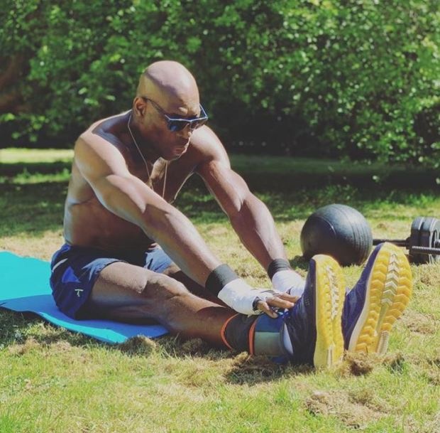 Cuu vo dich WBC hang nang dung manh o tuoi 58 hinh anh