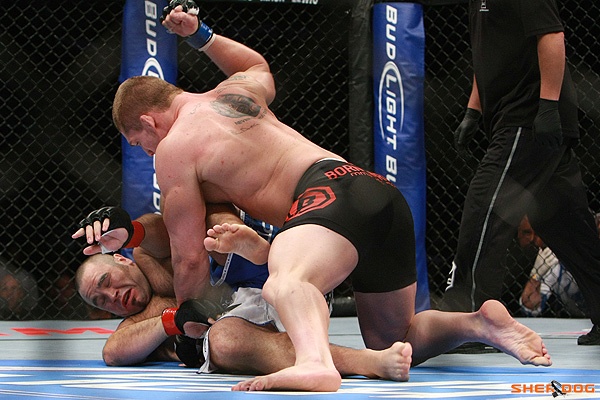 5 pha knock-out than toc trong UFC hinh anh