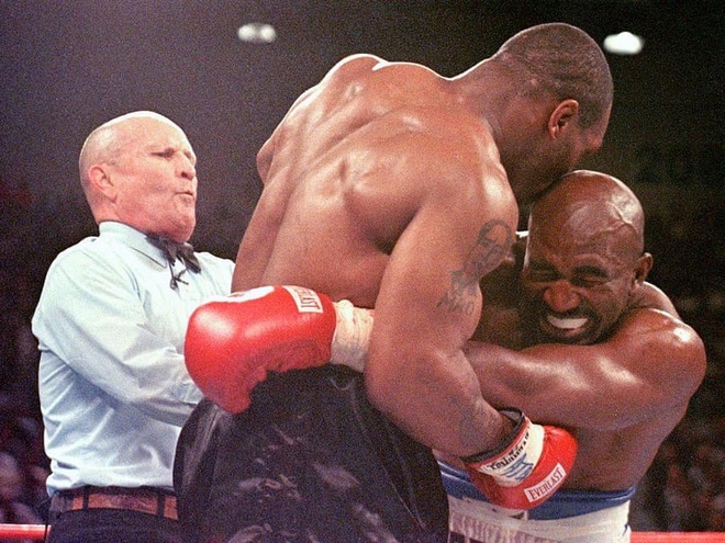 Holyfield tro lai de phuc thu Mike Tyson? hinh anh