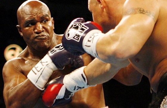 Holyfield the hien suc manh o tuoi 57 hinh anh