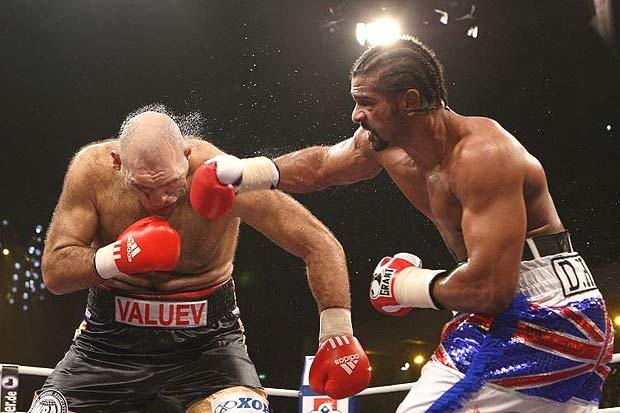 David Haye ha doi thu cao 2m13 trong tran dau 11 nam truoc hinh anh
