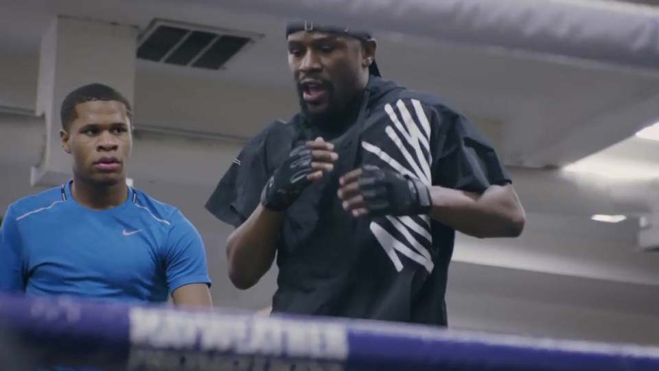 Mayweather huan luyen cho nha vo dich WBC hang nhe hinh anh