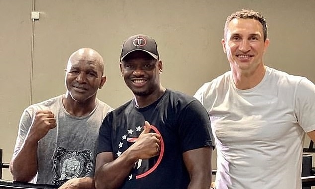 Huyen thoai Klitschko huan luyen cho Holyfield hinh anh