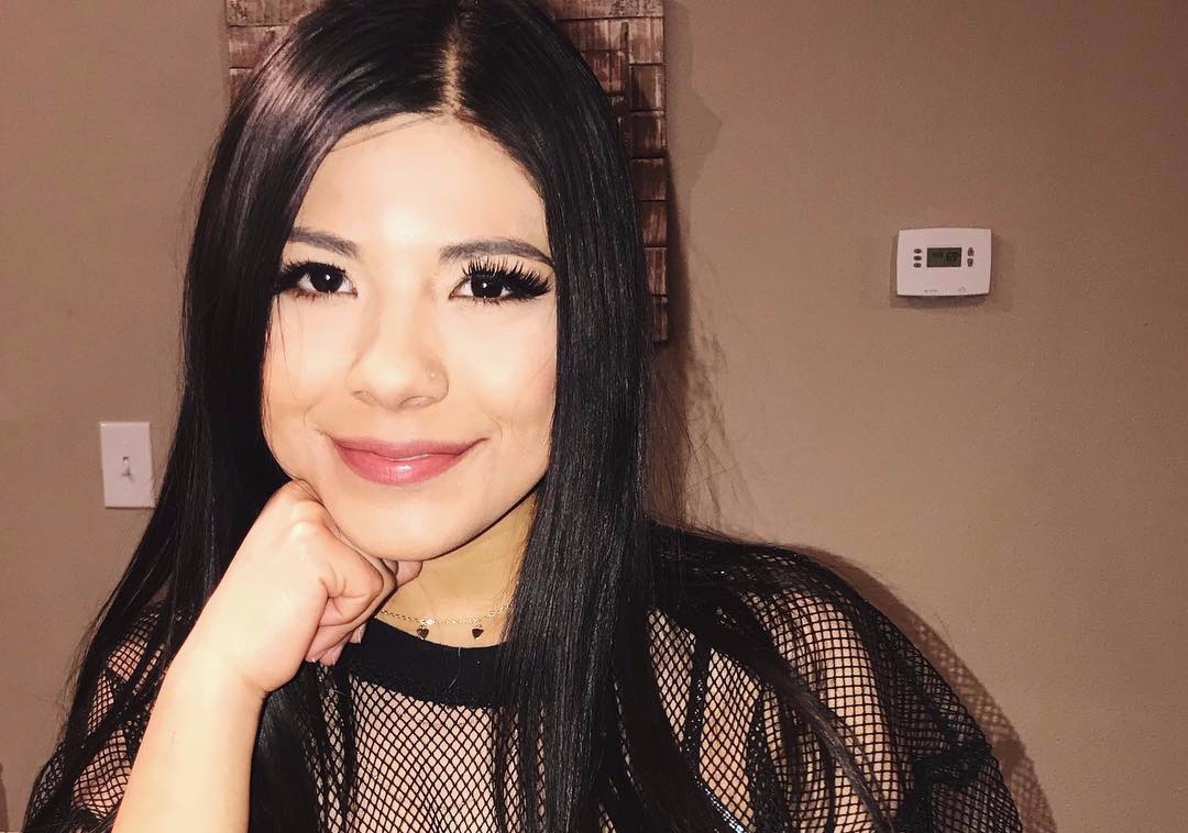 Nhan sac ban gai lam HLV cua vo si Mike Perry hinh anh