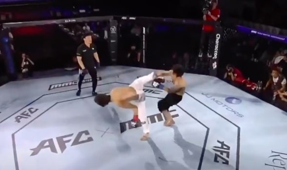 Cao thu taekwondo da xoay ha vo si Trung Quoc hinh anh