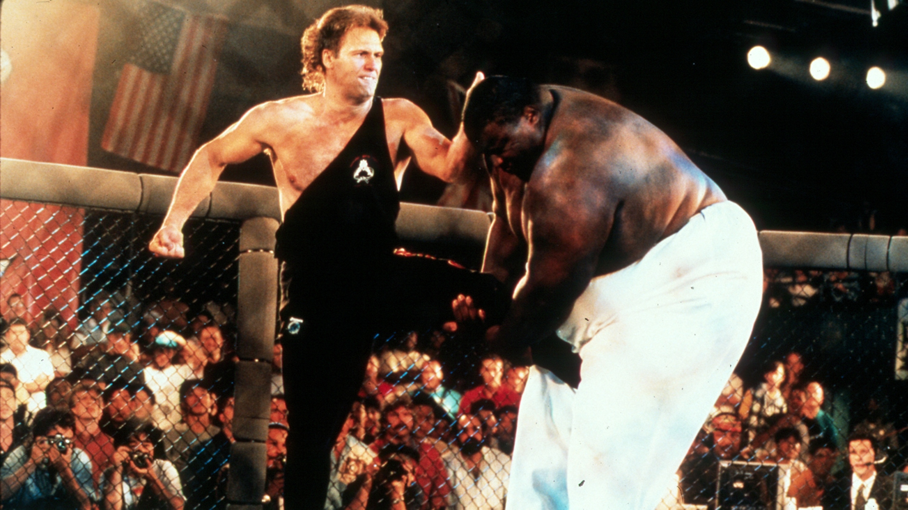 Vo si UFC ha guc doi thu nang hon gap 3 lan hinh anh