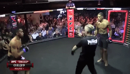 Vo si MMA do guc tren san sau khi thoat don khoa co hinh anh