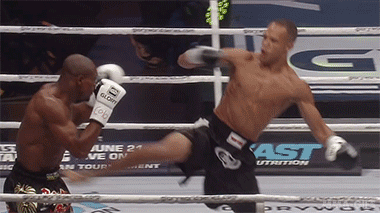 Tuyet chieu knock-out bang don da xoay cua Raymond Daniels hinh anh