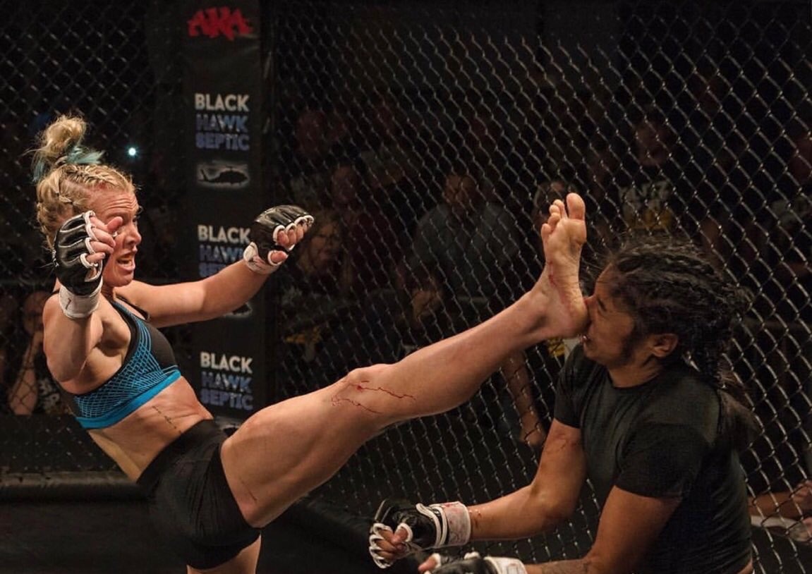 5 pha knock-out bang don head-kick cua nu hinh anh