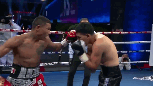 Vo si tung lien hoan dam do van doi thu hinh anh