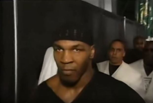 Lan tro lai manh me cua Mike Tyson sau vu can tai hinh anh