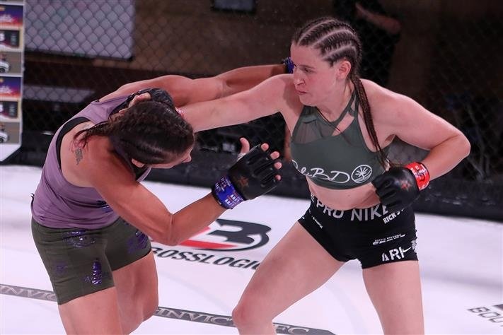 Vo si MMA ha guc doi thu sau 65 giay hinh anh