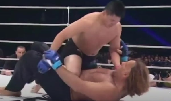 Vo si Han Quoc ha guc doi thu cao 2,19 m hinh anh