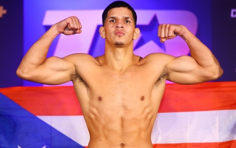 Berlanga - vo si quyen anh toan thang knock-out trong hiep mot hinh anh