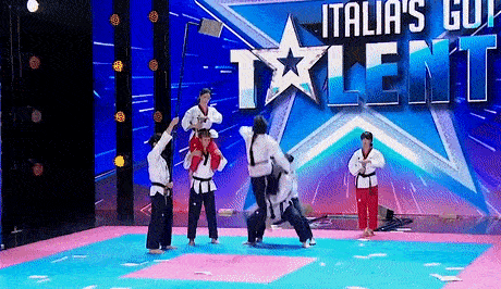 Vo sinh taekwondo bit mat bay nguoi da vo mieng go hinh anh