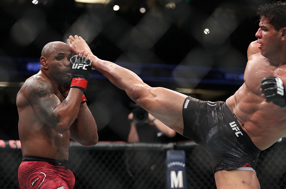 Vo si UFC tung 23 cu da trong vong 12 giay hinh anh