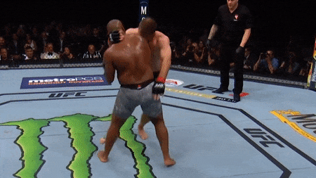 Nhung man ket thuc an tuong cua Daniel Cormier hinh anh