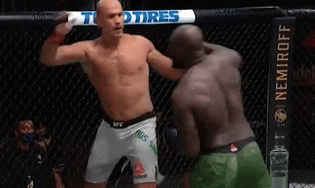 Vo si ha knock-out cuu vo dich UFC hang nang hinh anh