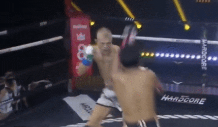 Cu song phi khien doi thu suyt vang khoi san hinh anh