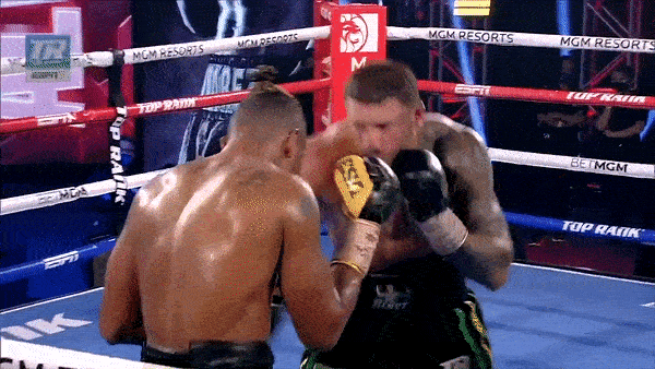 Man dam khien doi thu om mat chiu tran hinh anh