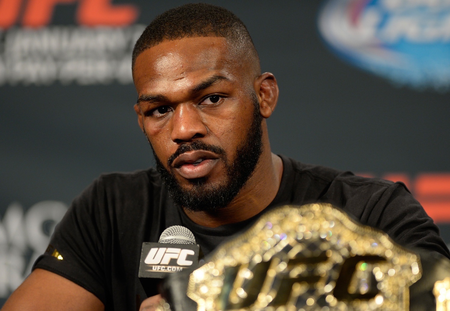 Jon Jones tiet lo ly do bo dai vo dich  hinh anh