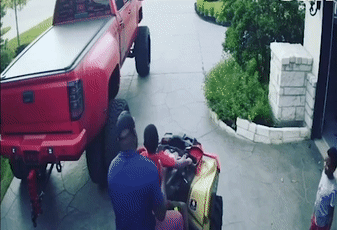 Vo si UFC de con trai van nham tay ga hinh anh