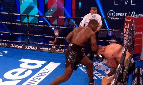 Vo si quyen anh bo cuoc sau don dam cua doi thu hinh anh