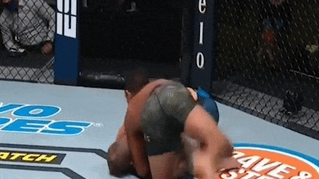 Vo si khoa co doi thu khi bi tum chan hinh anh