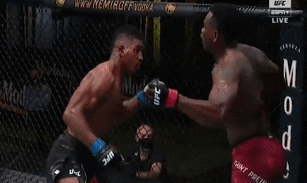 Vo si nguoi My dam tay trai ha knock-out doi thu hinh anh