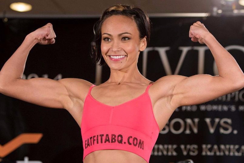 Hanh trinh lay lai voc dang cua my nu UFC hinh anh