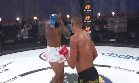 Hai cu da khien vo si khong the tiep tuc thi dau hinh anh