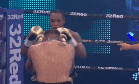 Vo si that vong vi bi xu thua knock-out hinh anh