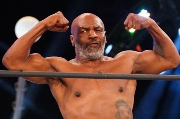 Mike Tyson: 'Toi san sang dau voi Anthony Joshua' hinh anh