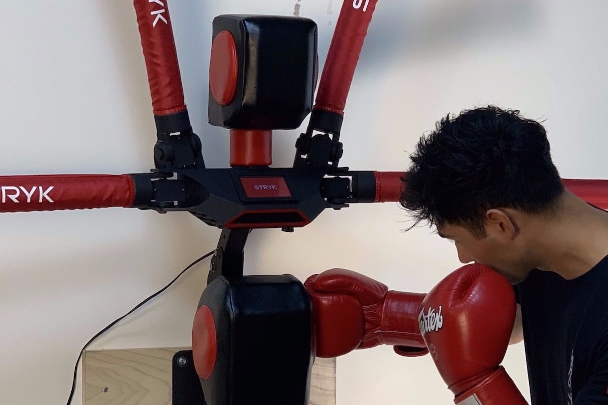 Robot giup tap luyen MMA tai nha hinh anh