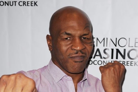 Mike Tyson tung phai tra 8 trieu USD vi dam nguoi ham mo  hinh anh