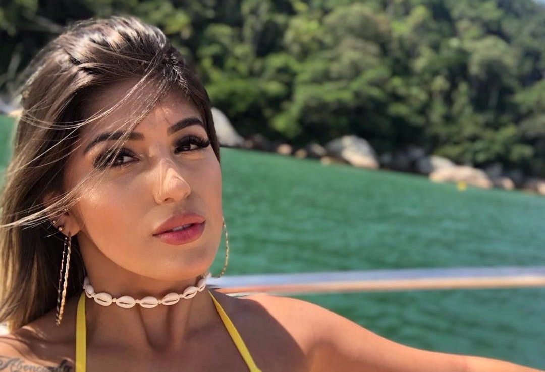 Sac voc ban gai nguoi mau cua tan binh Arsenal hinh anh