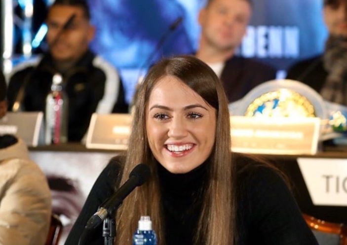 Nu nhan vien ban hang tro thanh vo si quyen anh hinh anh