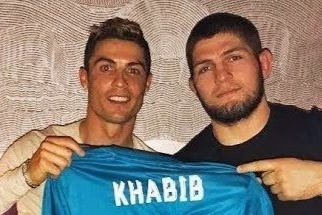 Ronaldo ung ho vo si Khabib hinh anh