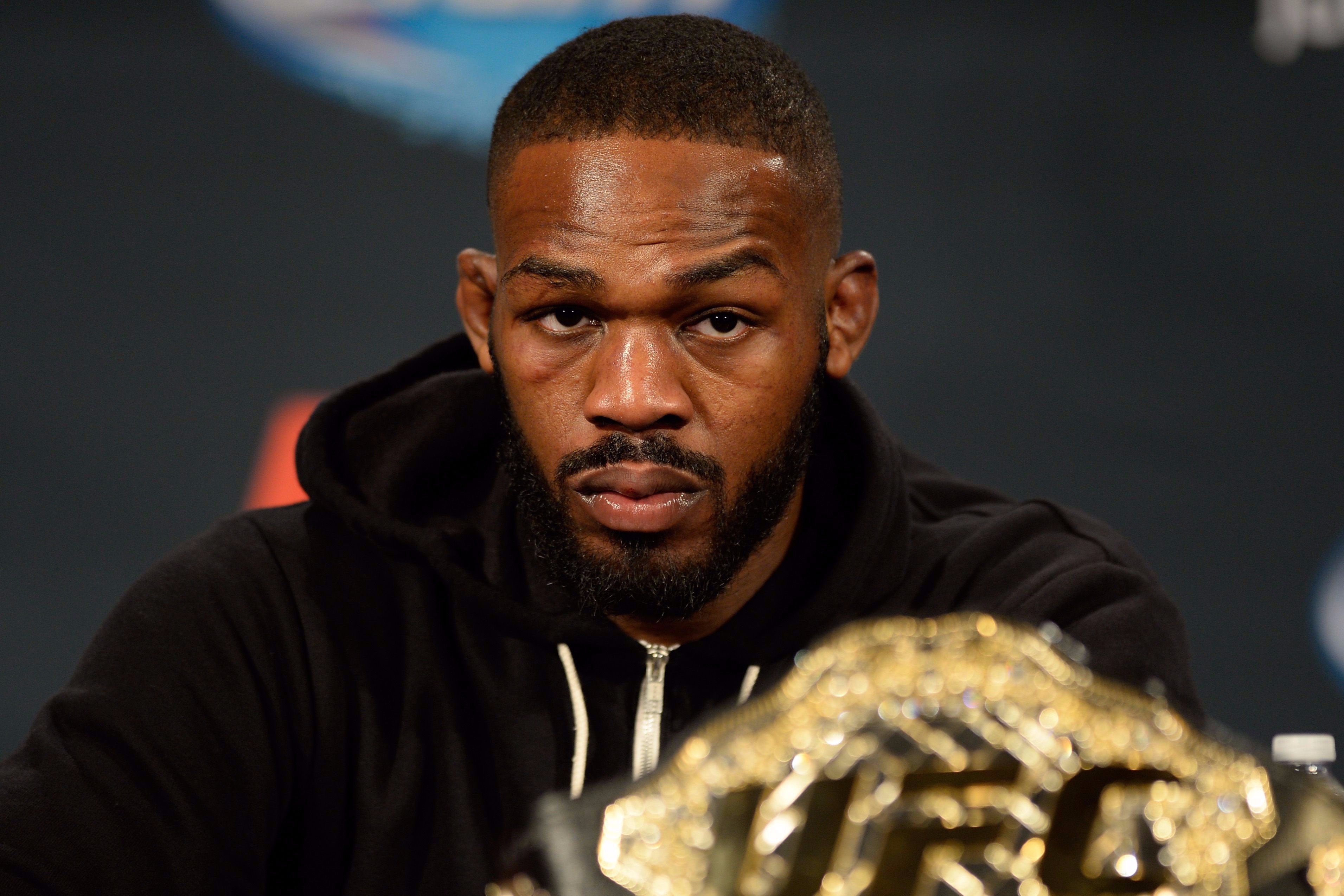 Jon Jones khang dinh hay hon Khabib hinh anh