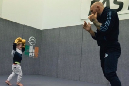 McGregor tap luyen cung con trai 3 tuoi hinh anh