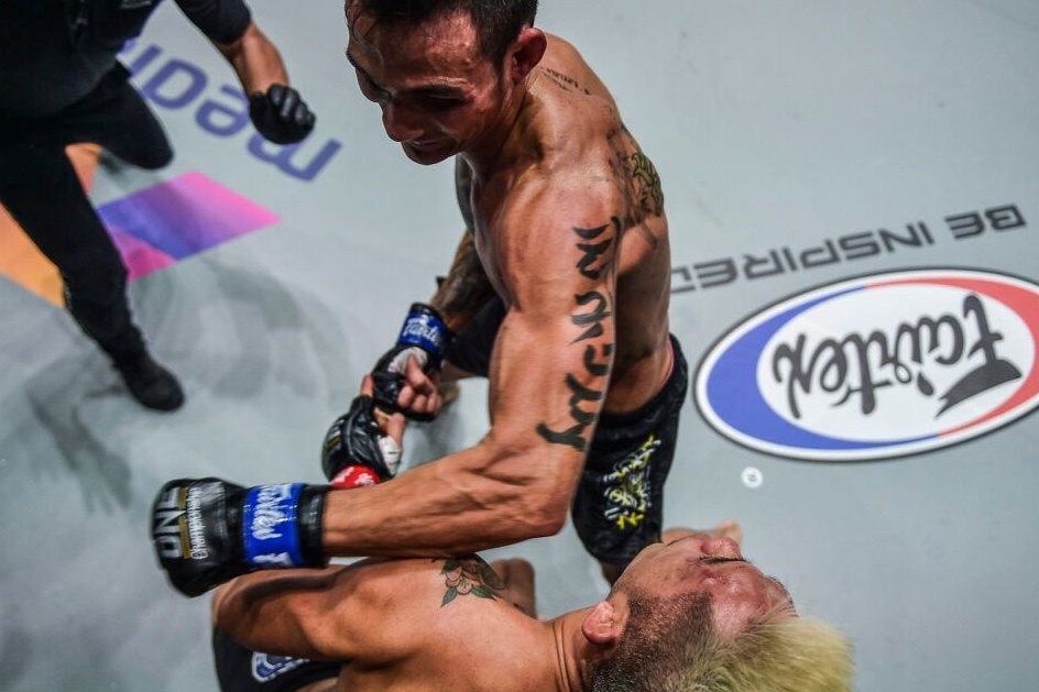 Nhung khoanh khac trong tran Thanh Le ha knock-out Martin Nguyen hinh anh