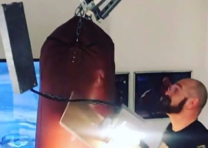 Tran nha bi sap khi Tyson Fury tap luyen hinh anh