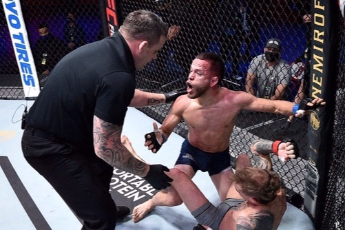 Vo si MMA phan doi trong tai vi bi xu thua hinh anh