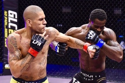 Nha vo dich kickboxing tung cu dam khien vo si MMA bat dong hinh anh